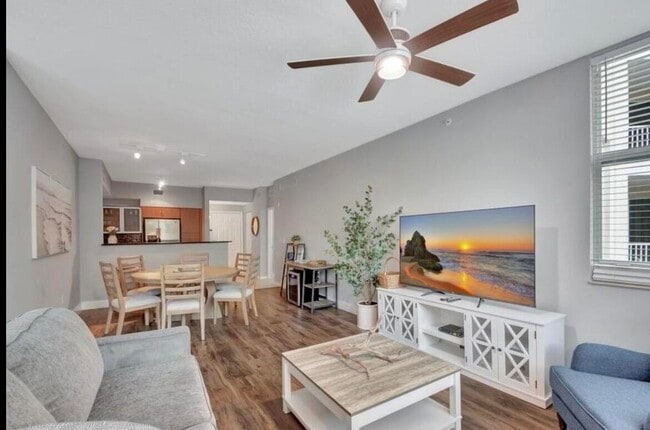 Building Photo - 804 E Windward Way