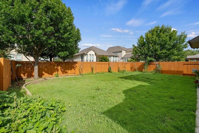 Building Photo - 614 Spanish Mustang Dr