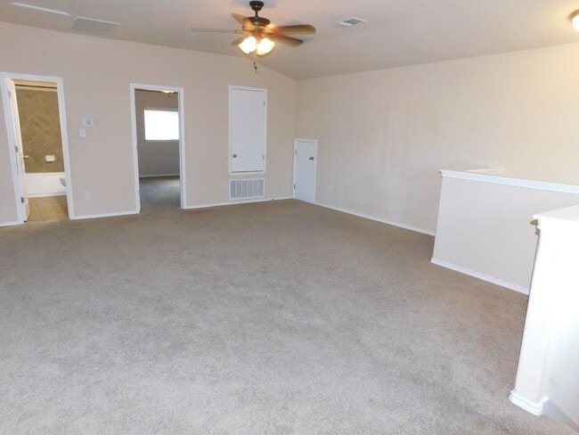 Building Photo - Beautiful 4 bed 2.5 bath located in Cibolo...