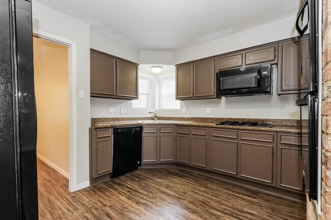 Building Photo - 26218 Maplewood Dr
