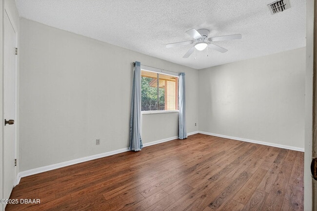 Building Photo - 12 Glen Arbor Park