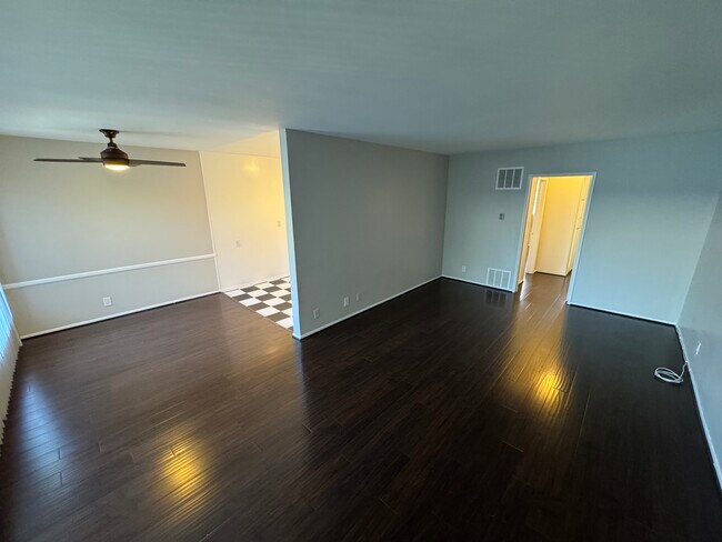 Building Photo - 5420 Russell Ave