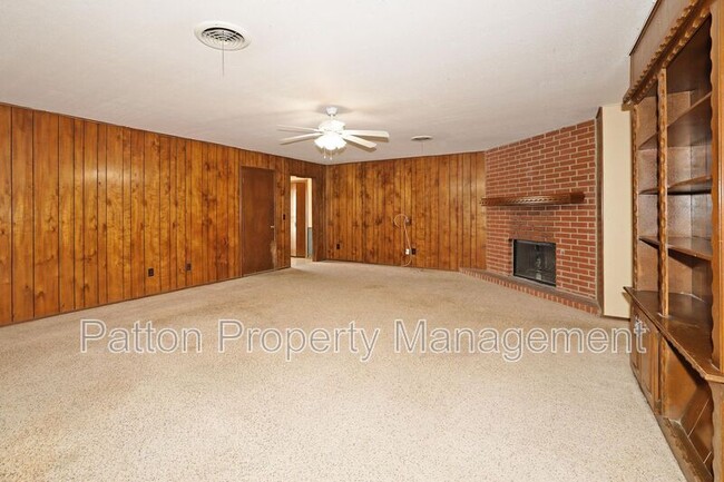 Building Photo - 4216 Ridgecrest Cir