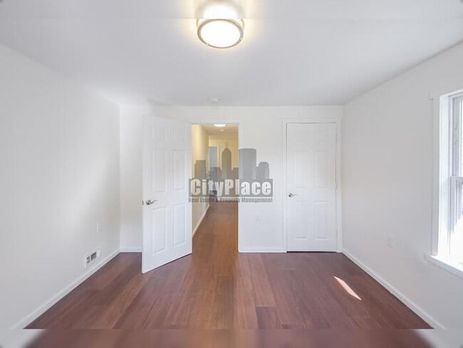 Building Photo - 227 S Dearborn St