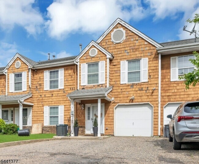 Building Photo - 19 Delavan Ct