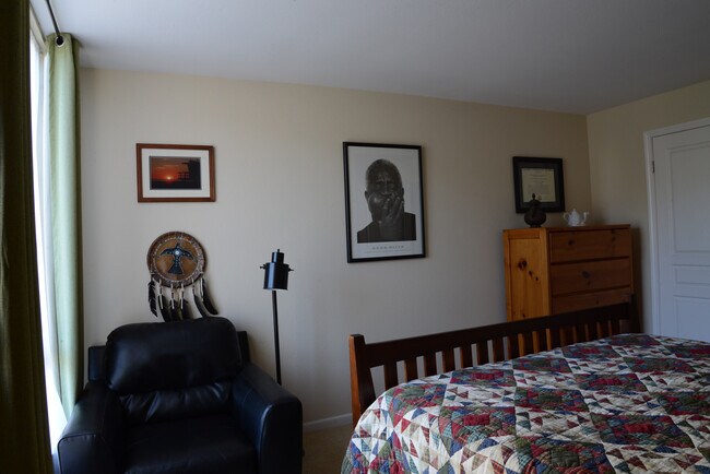 Building Photo - 7320 Hawthorn Ave