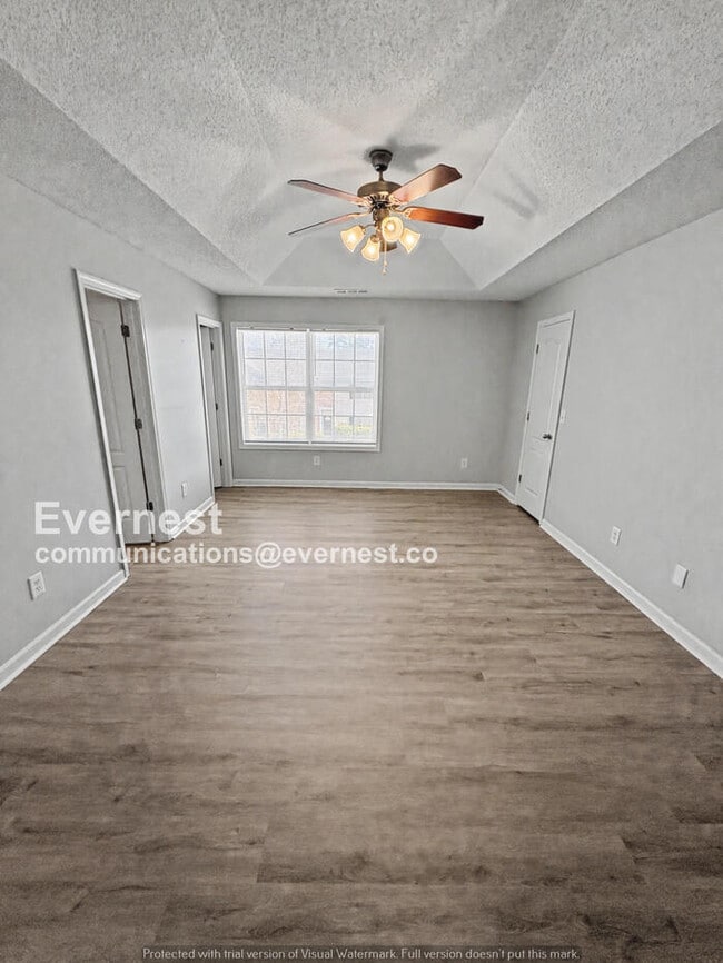 Building Photo - 3 Bed, 2.5 Bath Home with Modern Comforts / Pet-Friendly / Available Now!