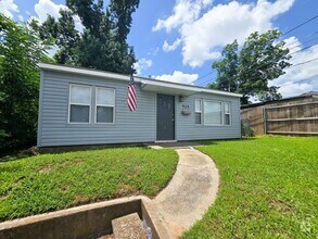 Building Photo - 2 Bedroom 1 Bath Home in Shawnee