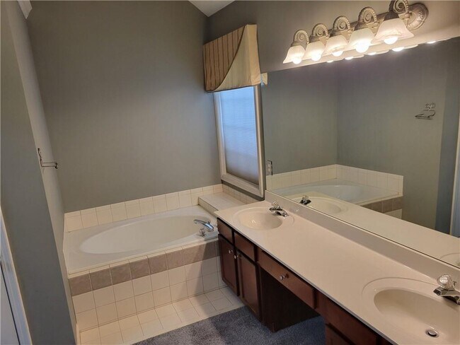 Building Photo - 3605 Mystic Dr