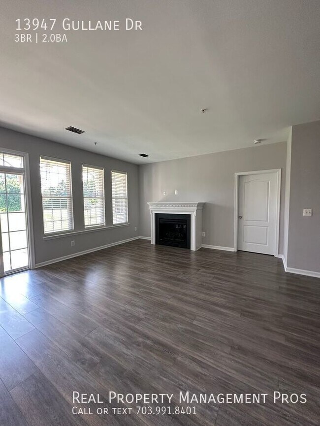 Building Photo - 3 Bedroom Smart Home with Car Charger!