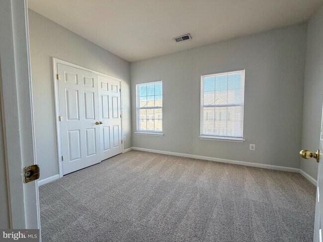 Building Photo - 8316 Green Grass Rd