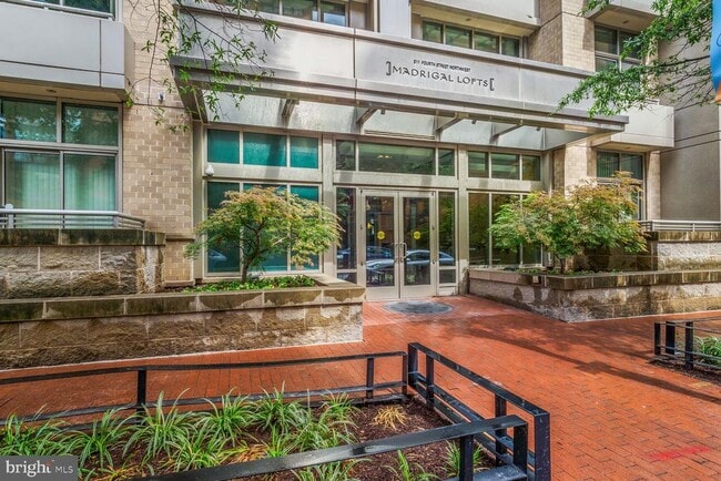 Building Photo - 811 4th St NW