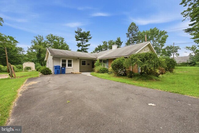 Building Photo - 2 Barnwell Dr