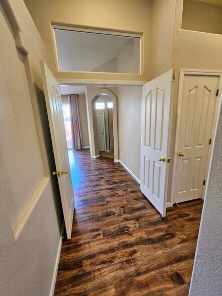 Building Photo - 8713 Spinner Ct