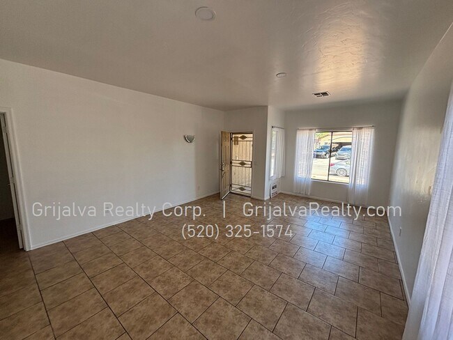 Building Photo - Spacious 4-Bedroom, 2 Bath Rancho Sahuarita Home for Rent (Camino Rancho Tierra/Rancho Sahuarita)