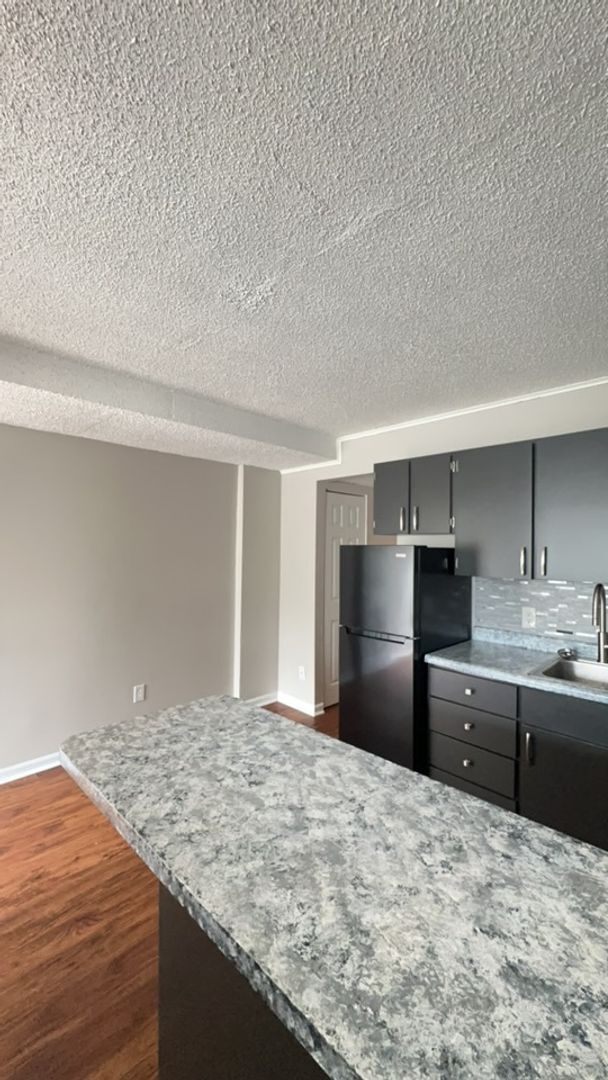 Building Photo - University Towers- 1bd/1ba Apartment Avail...