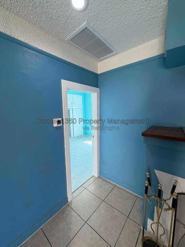 Building Photo - 1124 Nadeau St