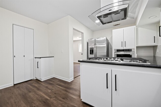 Building Photo - 5830 Yarwell Dr