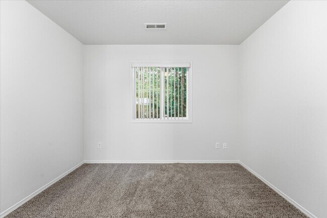 Building Photo - 12811 NE 49TH WAY