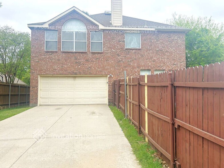 Building Photo - 7997 Greenvalley Ln