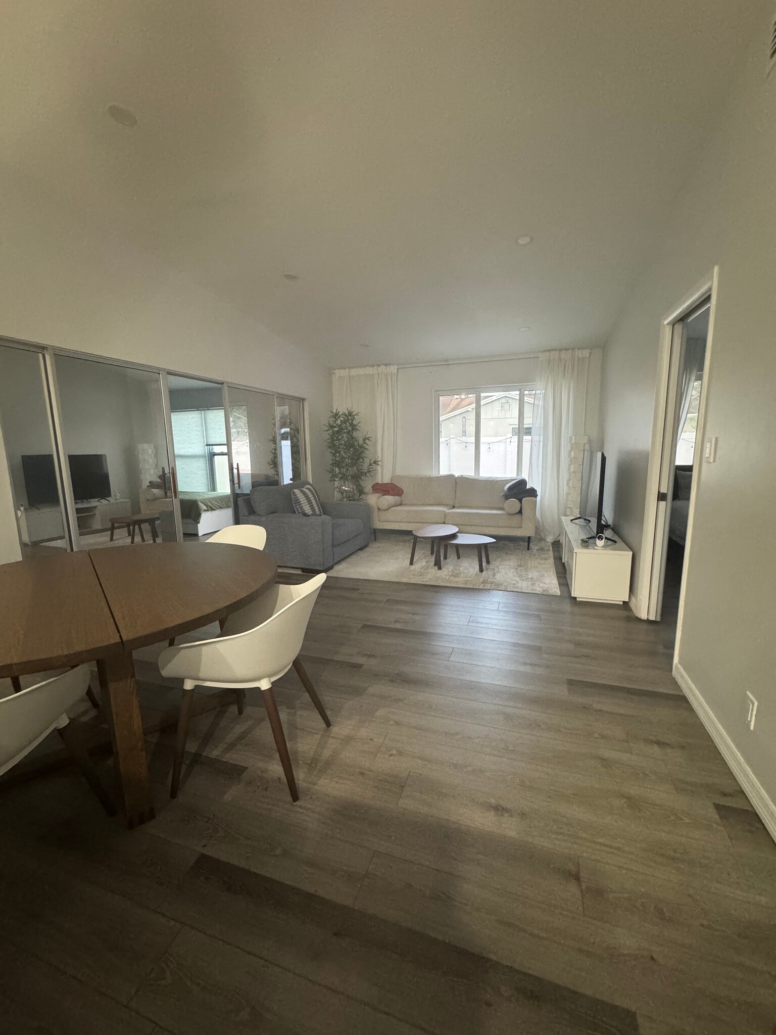 Building Photo - 5482 Lakewood Cir S