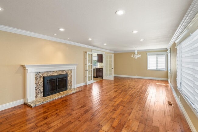 Building Photo - 2726 El Prado Rd