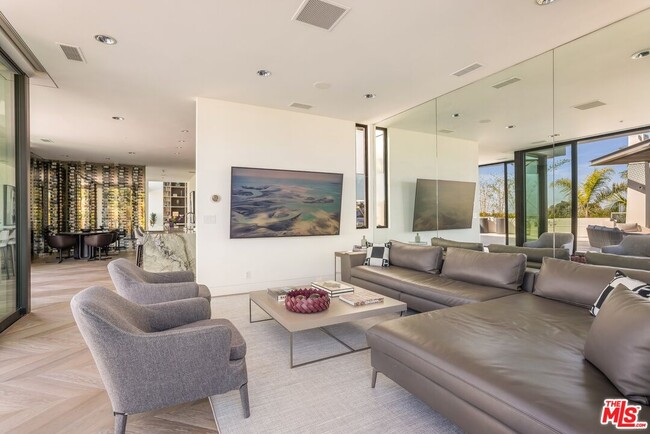 Building Photo - 9405 Sierra Mar Pl