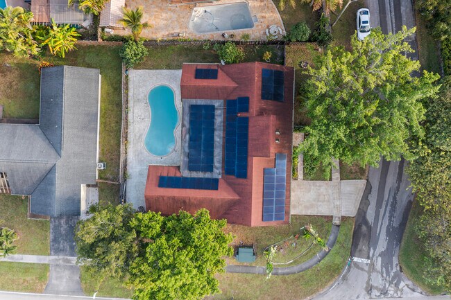 Building Photo - 8305 Casa Del Lago