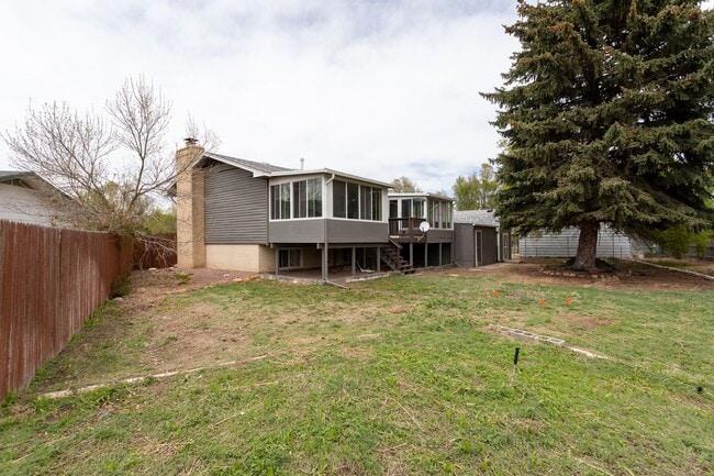 Building Photo - Peaceful Bi-Level Home in a Quiet Cul-de-Sac