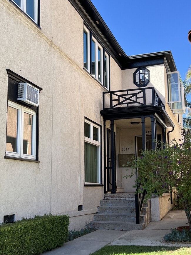 Building Photo - 1345 Masselin Ave