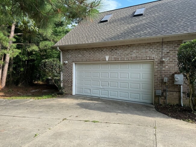 Building Photo - Carolina Lakes!! Close to Marina