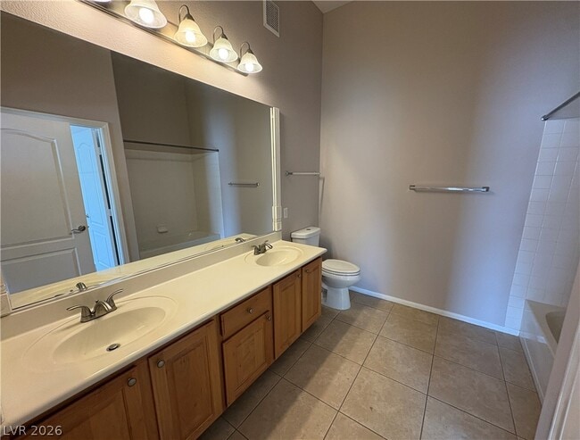 Building Photo - 2305 W Horizon Ridge Pkwy