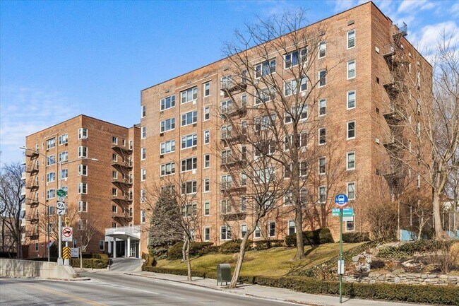 Building Photo - 629 Kappock St
