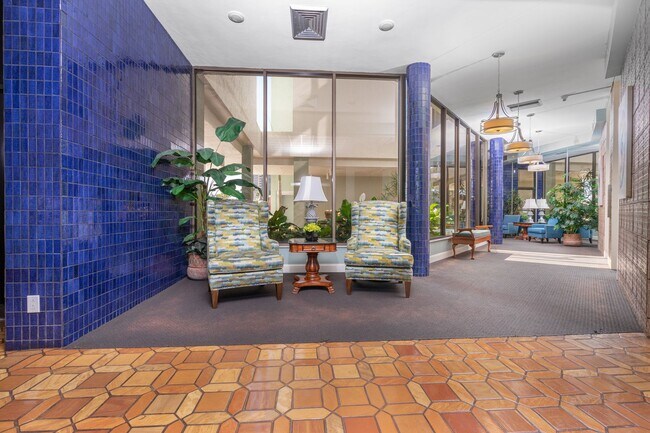 Building Photo - Fully Furnished 2-Bedroom, 2-Bath Beachfront Condo