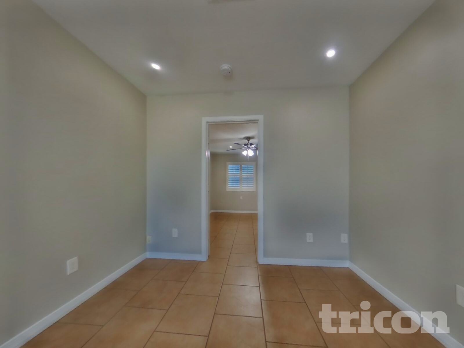 Building Photo - 2108 W Hermosa Dr