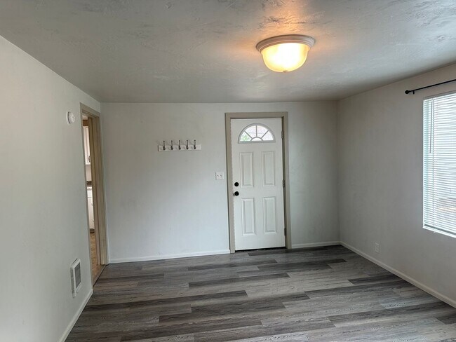 Building Photo - 1232 D St