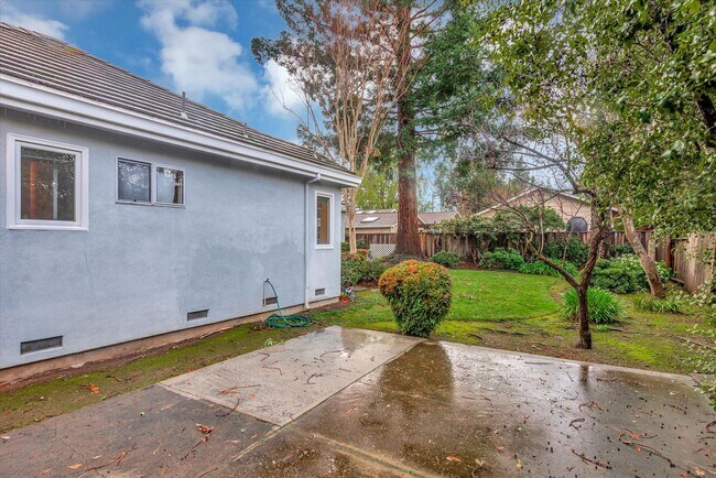 Building Photo - 954 Russell Ave