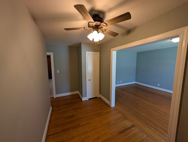 Building Photo - 3 Bedroom, 1.5 Bath Home with HVAC & Fenced Backyard