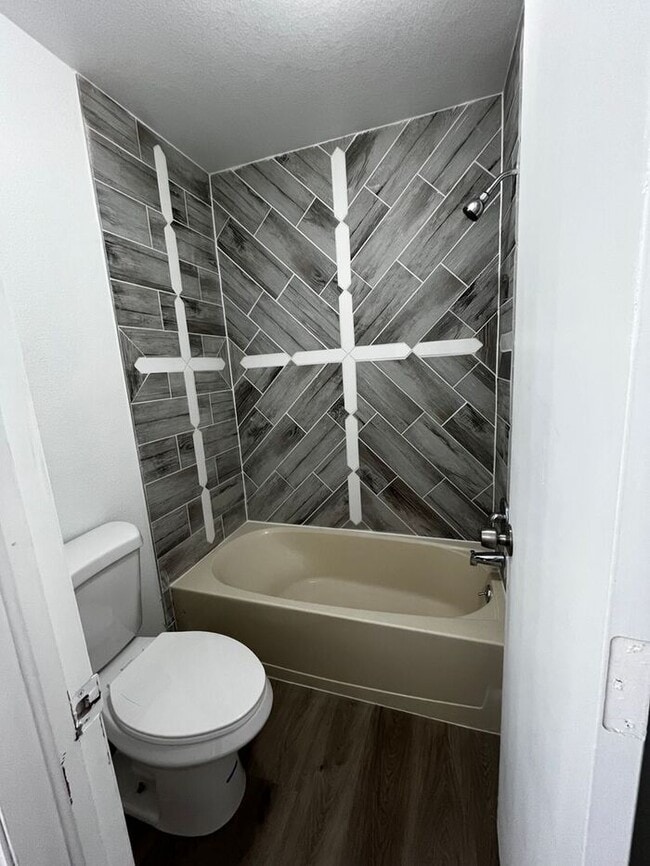 Building Photo - 3 Bedroom 2 1/2 Bathroom Home in Highlands Ranch