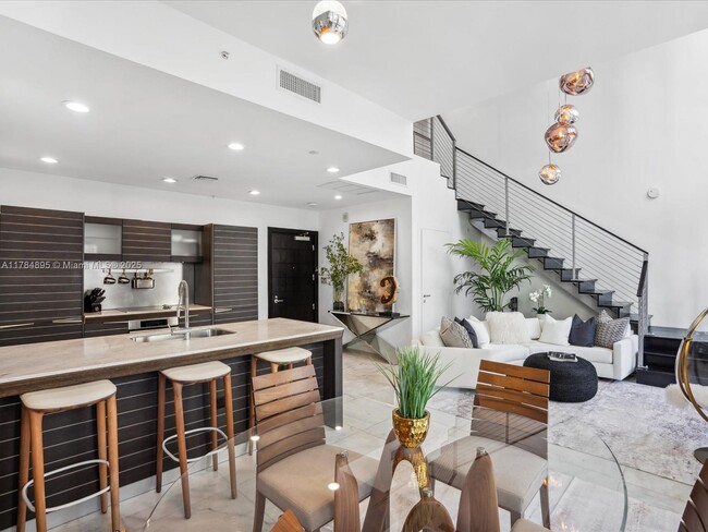 Primary Photo - 200 Biscayne Blvd Way