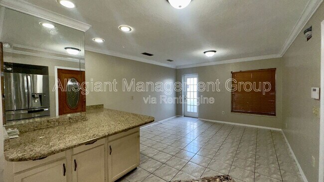 Building Photo - 2410 Sable Dr