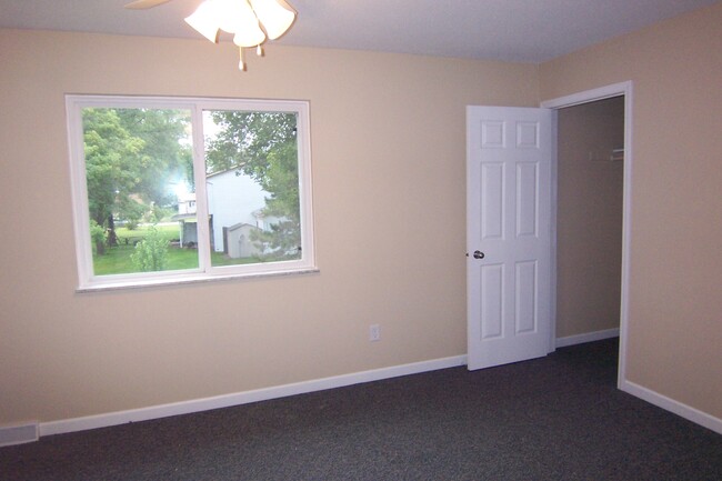 Master Bedroom - 4773 Lorraine Ave