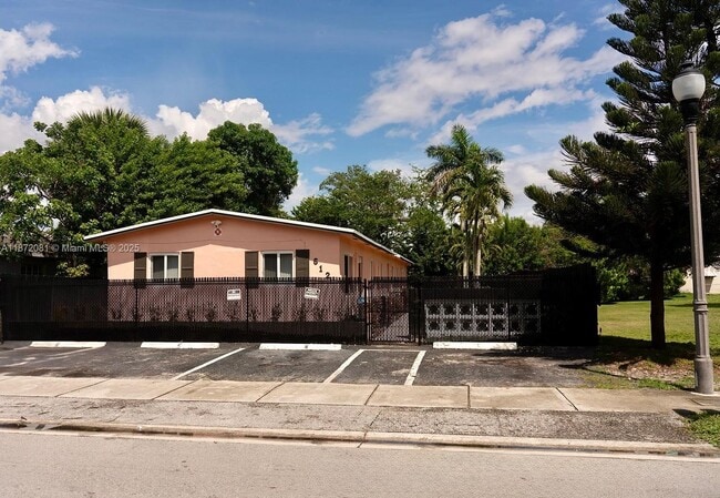 Primary Photo - 612 NW 10th Terrace