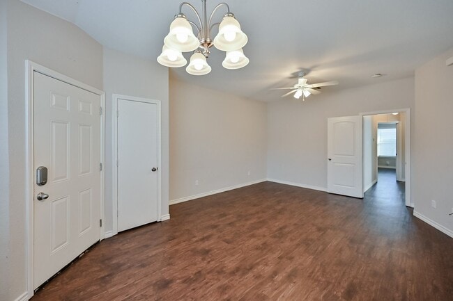 Building Photo - Mansfield 3/2 Duplex