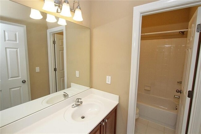 Building Photo - 3029 Woodwalk Dr SE