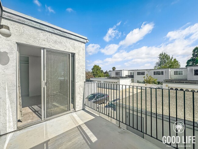 Building Photo - Spacious 3BD/2.5BA Two-Story Condo in Southwest Chula Vista with Kitchen Island, In-Unit Laundry ...