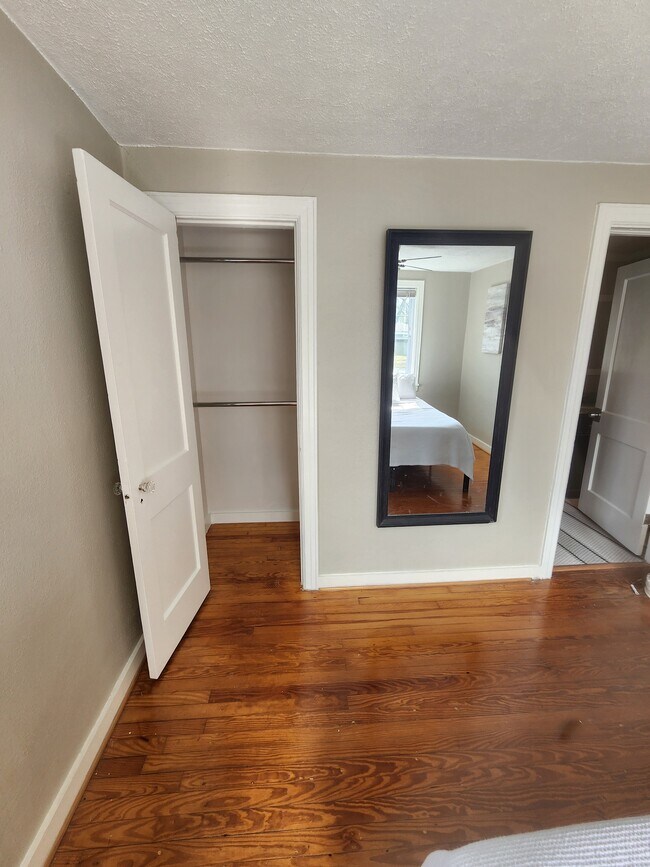 Building Photo - 730 E 58th St