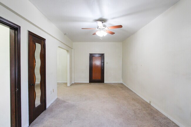 Building Photo - Brentwood Manor