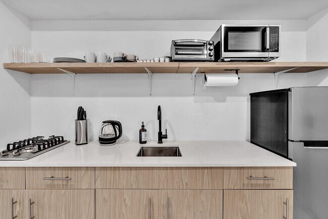 Building Photo - 1941 Washington St