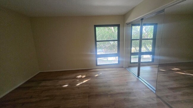 Building Photo - 3 Bedroom Apartment near to LMU, minutes t...